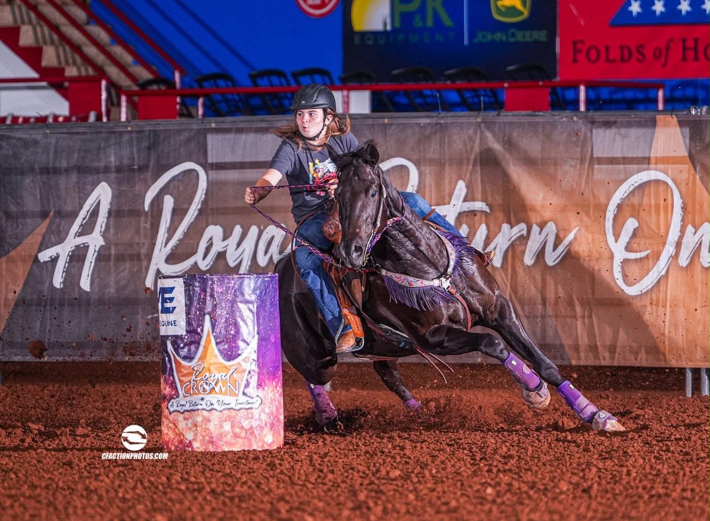 Silvy Batchelder rounding a barrel